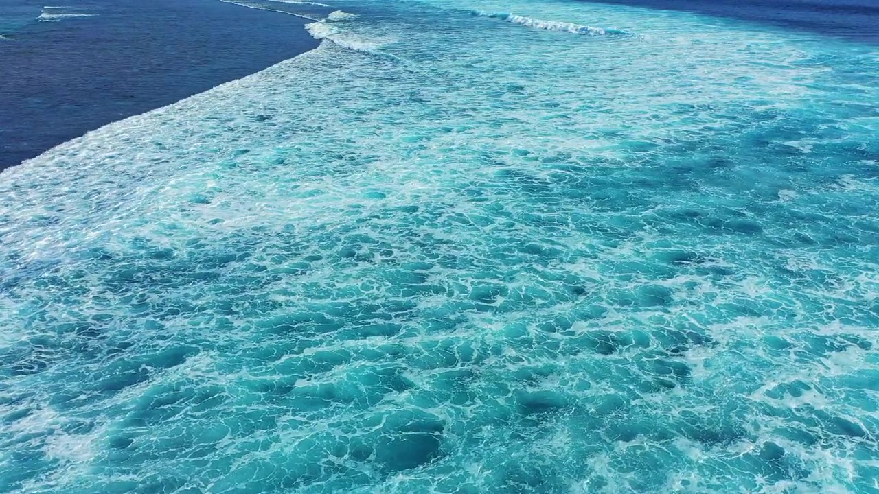 詳情圖-無(wú)人機(jī)拍攝海浪在海洋上翻滾