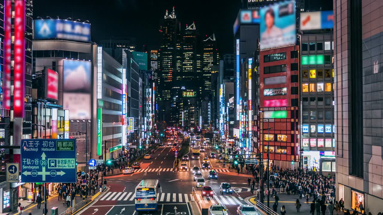 时间流逝在日本东京新宿地区。