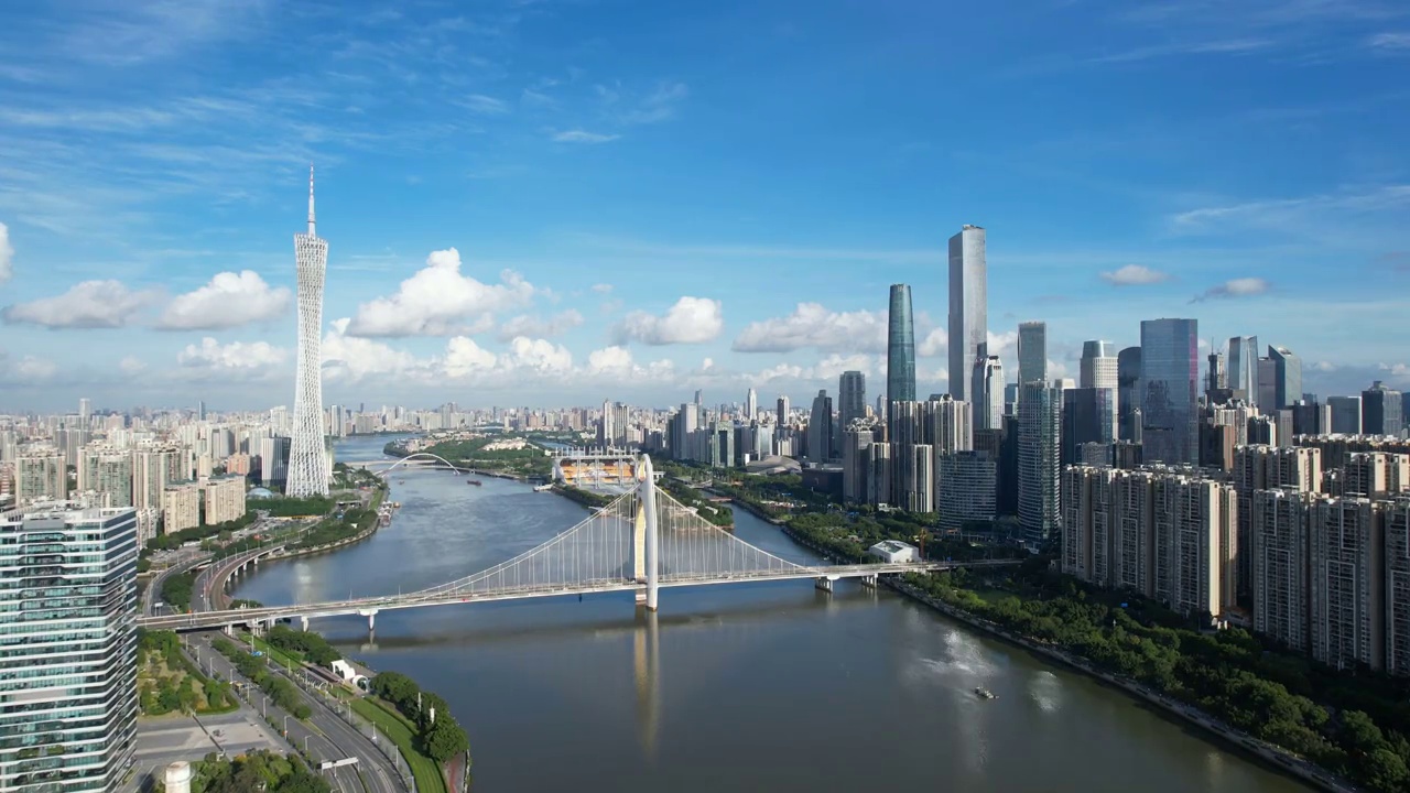 详情图-放大城市景观在戏剧性的天空
