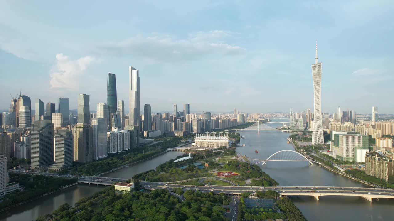 城市天际线的平移视图