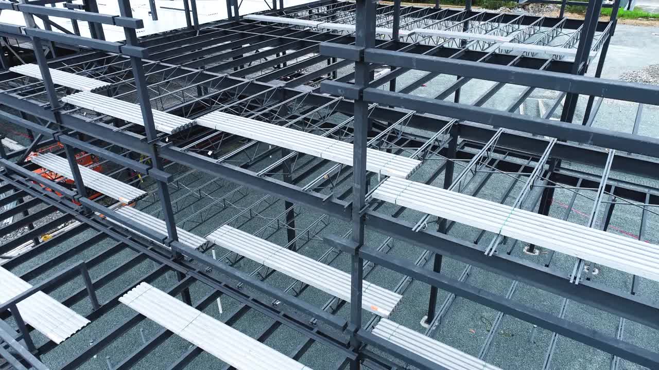 新钢架学校