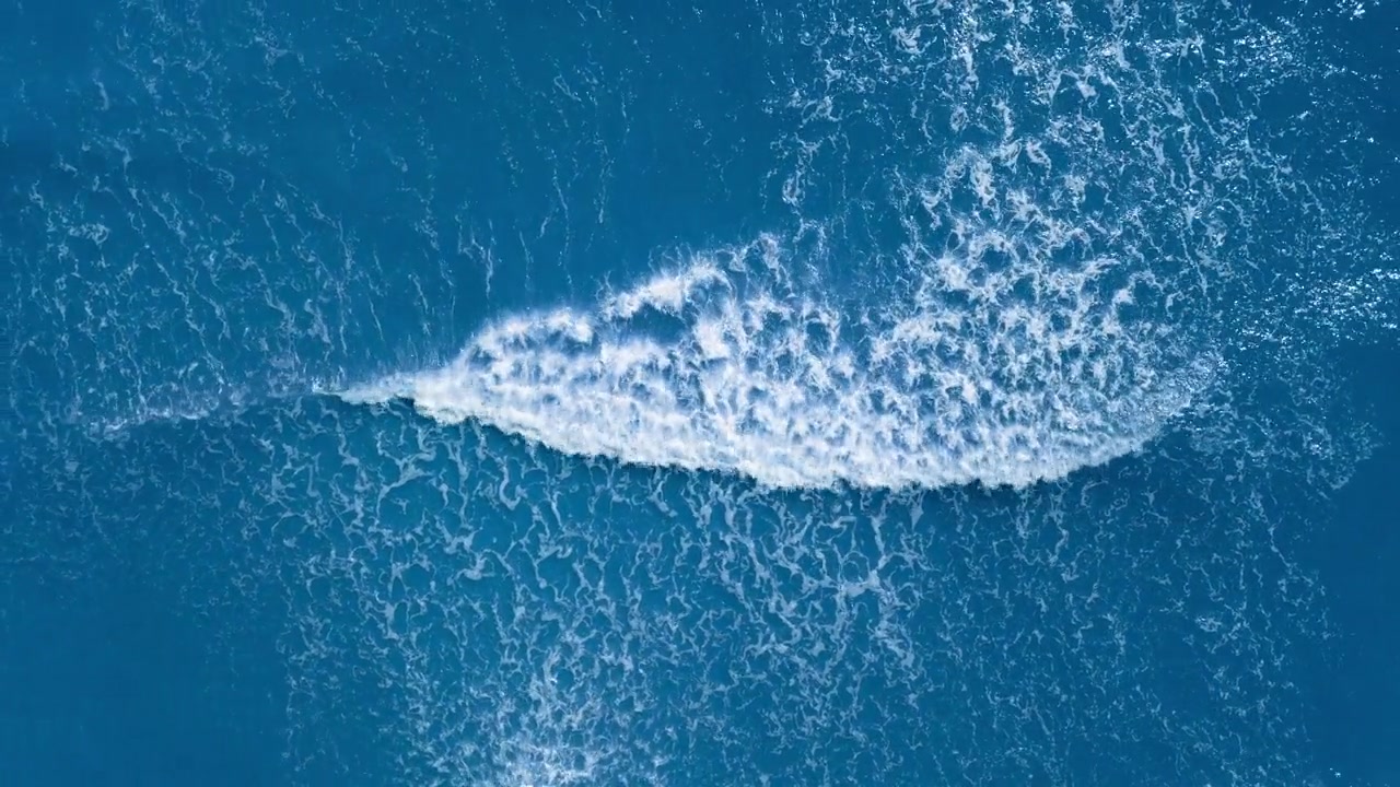 詳情圖-鳥瞰海或海洋與美麗的波浪圖案和海泡沫。在夏天，無盡的海藍(lán)寶石藍(lán)色或藍(lán)綠色海水的景觀。