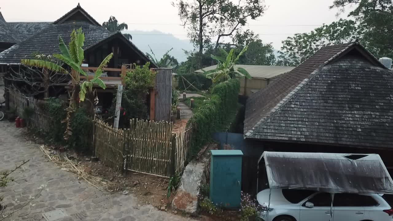 云南中国少数民族传统历史村鸟瞰图。