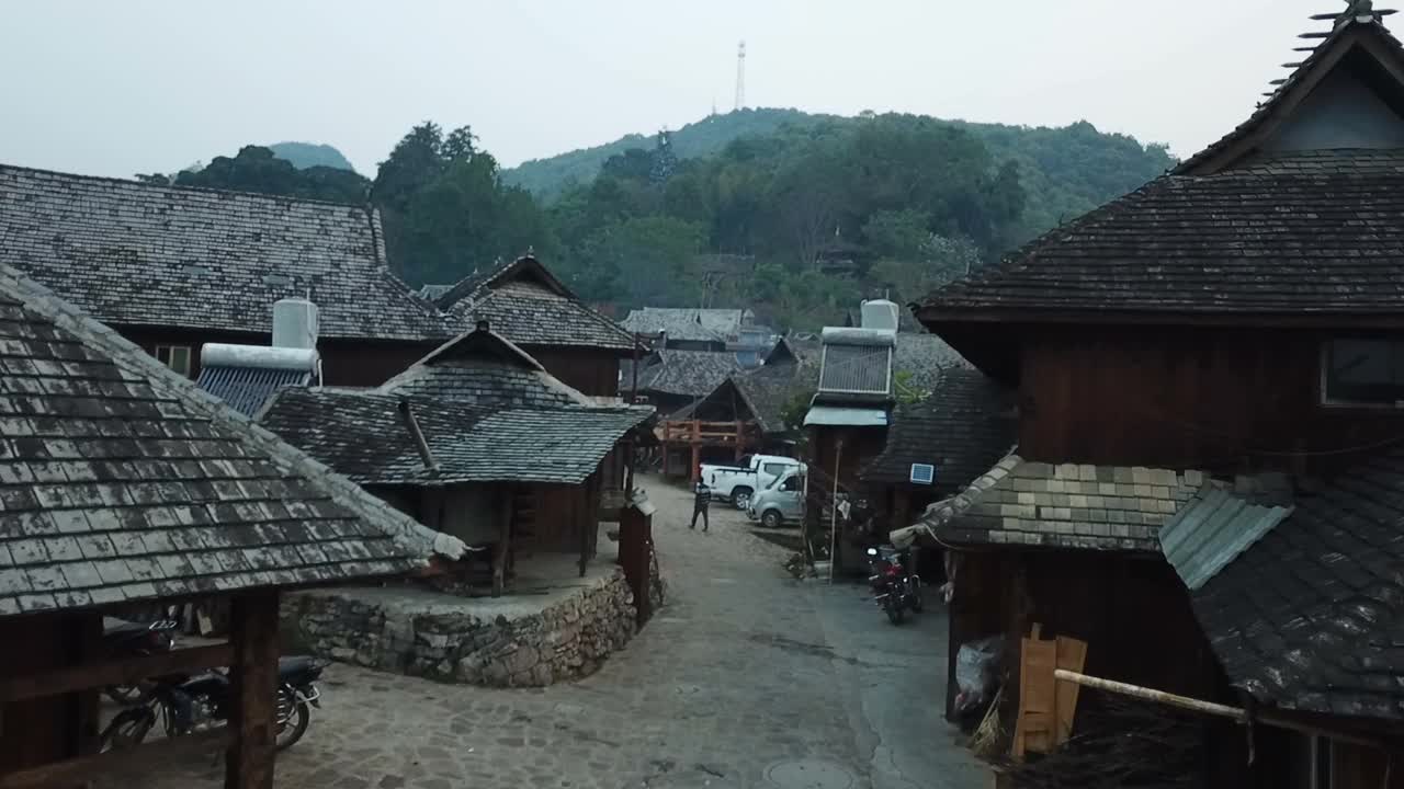 云南中国少数民族传统历史村鸟瞰图。
