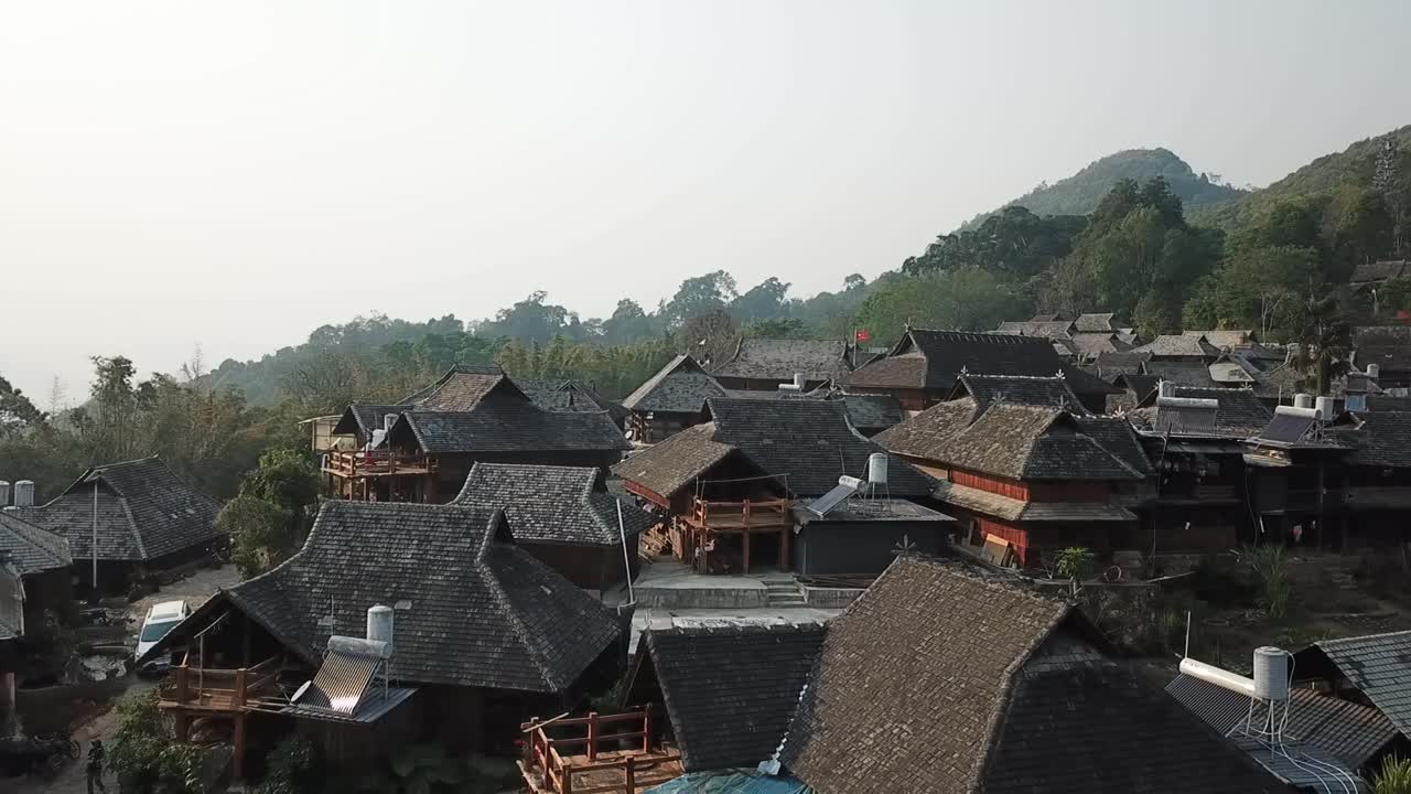 云南中国少数民族传统历史村鸟瞰图。