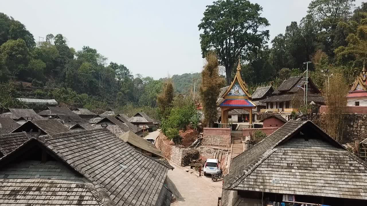 云南中国少数民族传统历史村鸟瞰图。