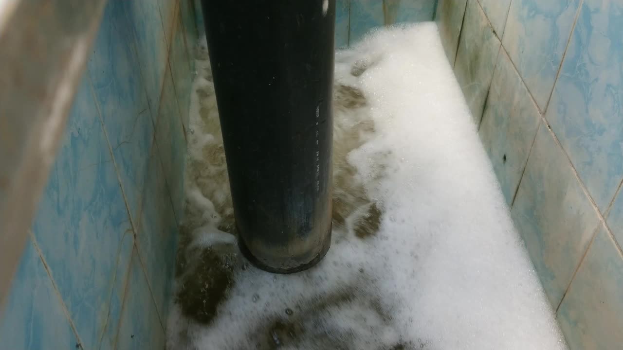 废水出口，在最后一次处理后的废水