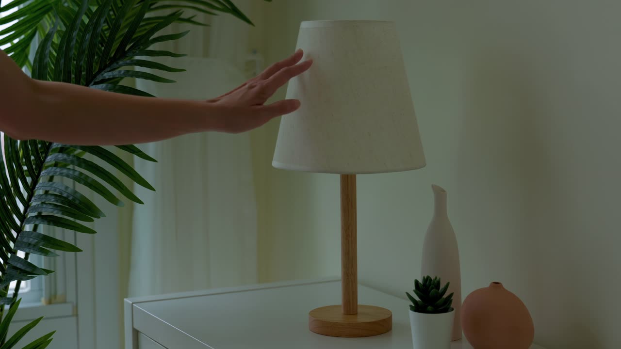 詳情圖-通過觸摸打開燈