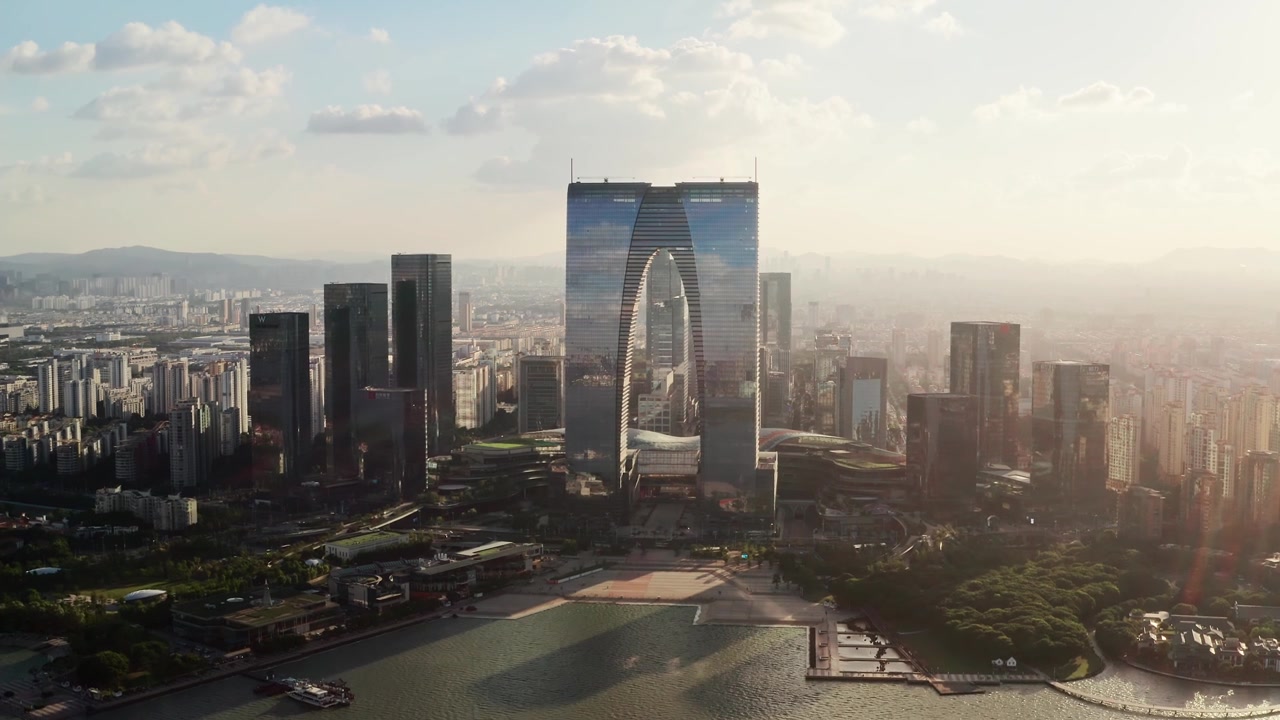 詳情圖-中國蘇州金雞湖旁的CBD建筑。