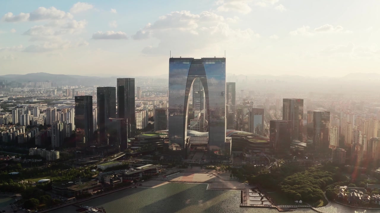 詳情圖-中國蘇州金雞湖旁的CBD建筑。