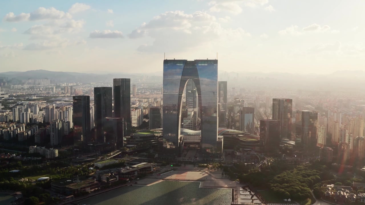 詳情圖-中國蘇州金雞湖旁的CBD建筑。
