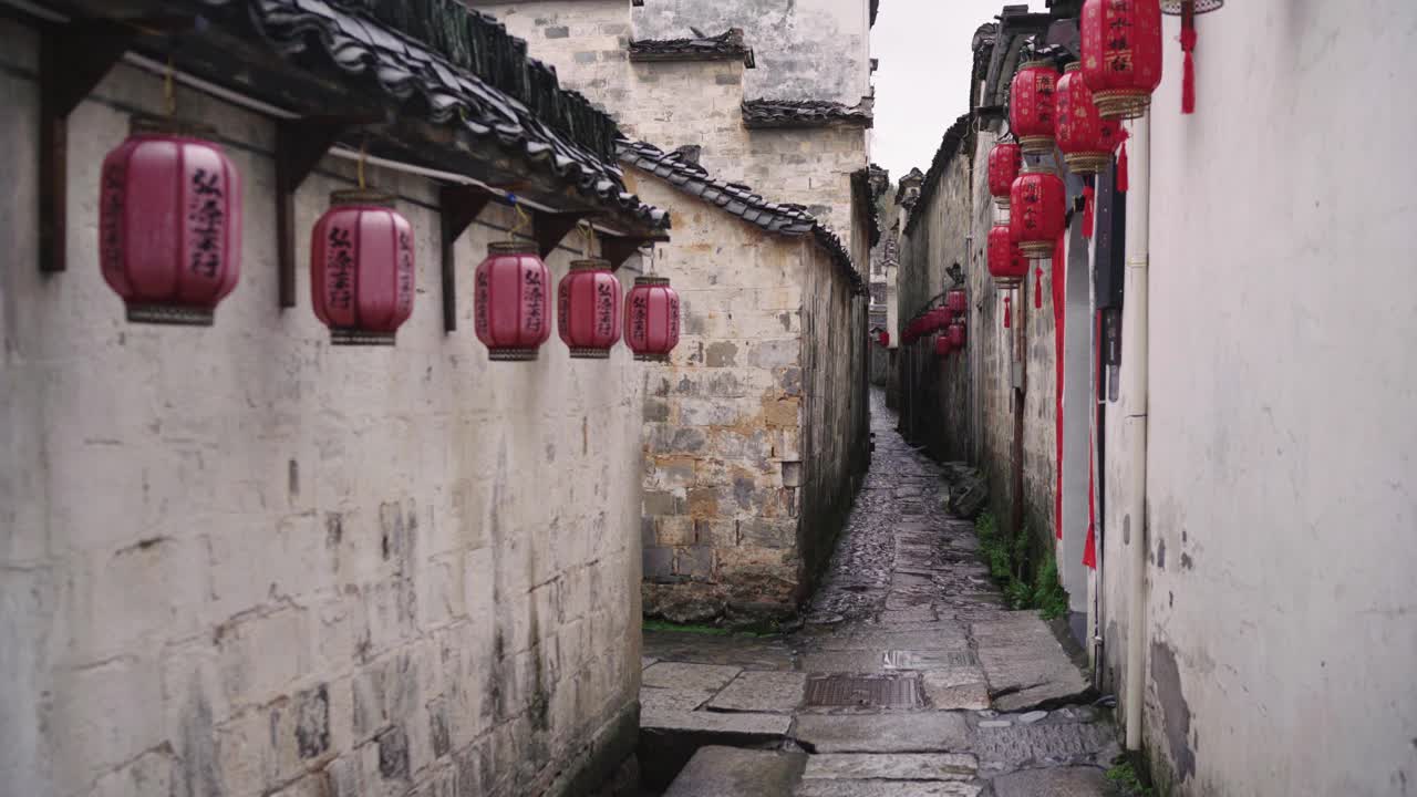 中国古村落(宏村)，下雨天。