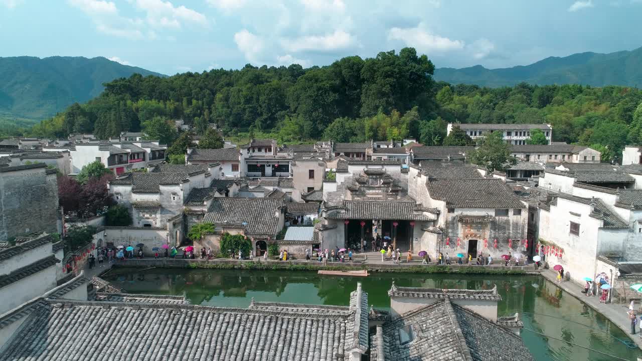 中国古村落(宏村)鸟瞰图，晴天。