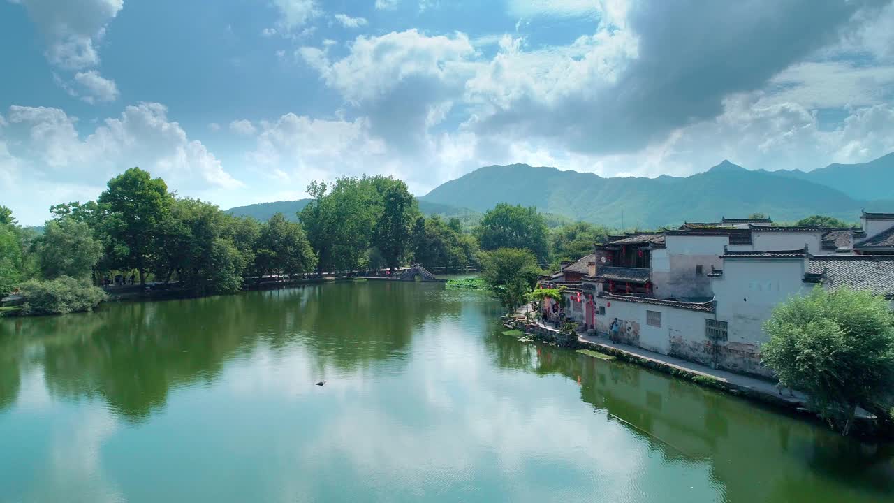 中国古村落(宏村)鸟瞰图，晴天。