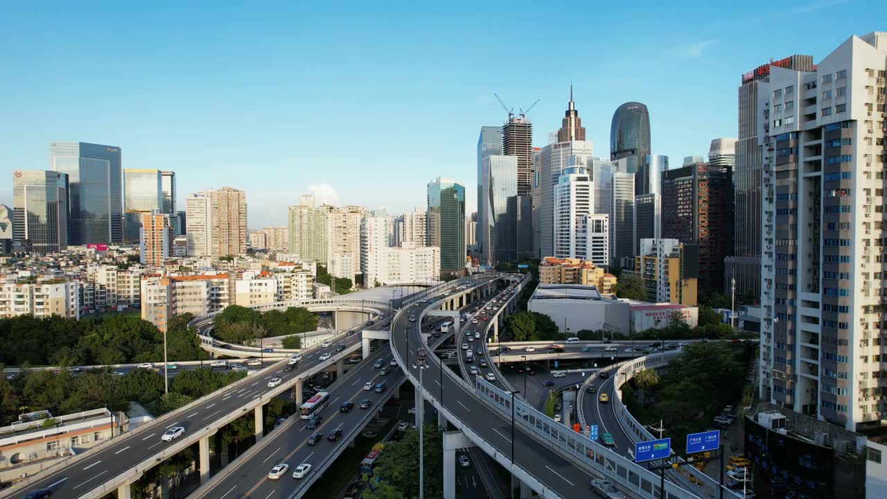 详情图-引人注目的城市景观的倾斜视图