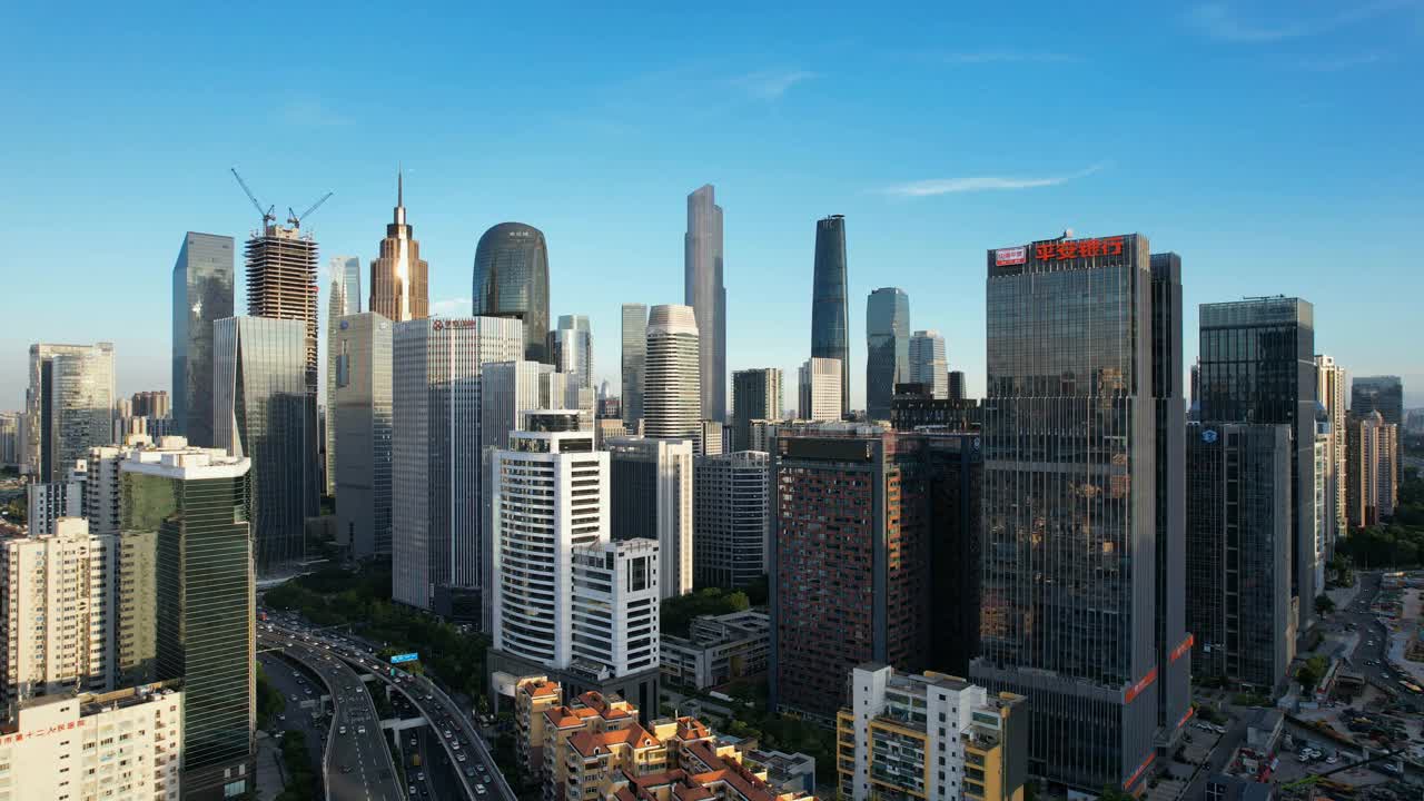 引人注目的城市景观的倾斜视图