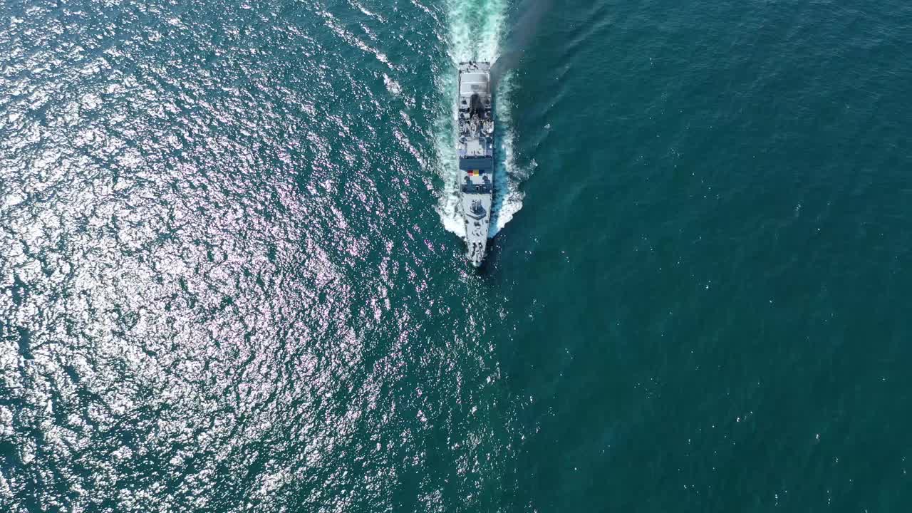 海军舰艇海上鸟瞰图海上舰艇的鸟瞰图