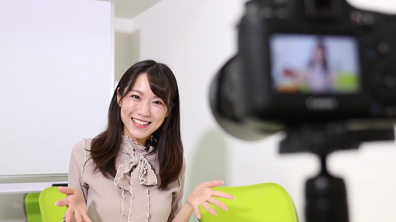 詳情圖-年輕女子的肖像直播