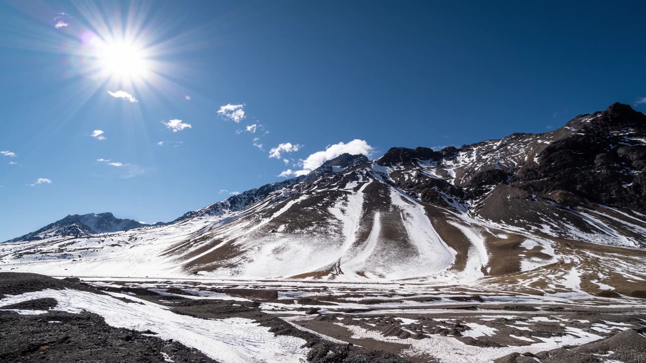 详情图-雪山上空云层的时间推移视频