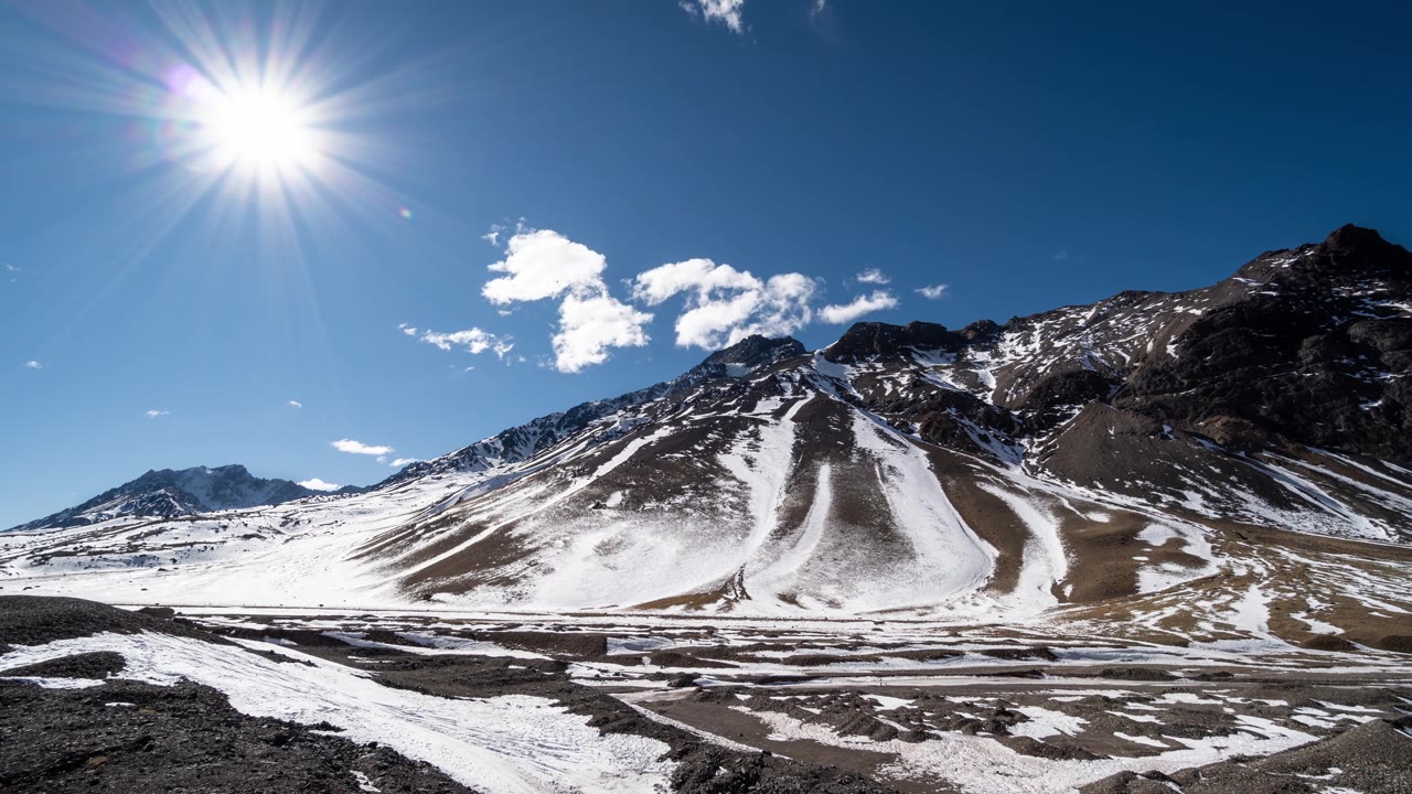 详情图-雪山上空云层的时间推移视频