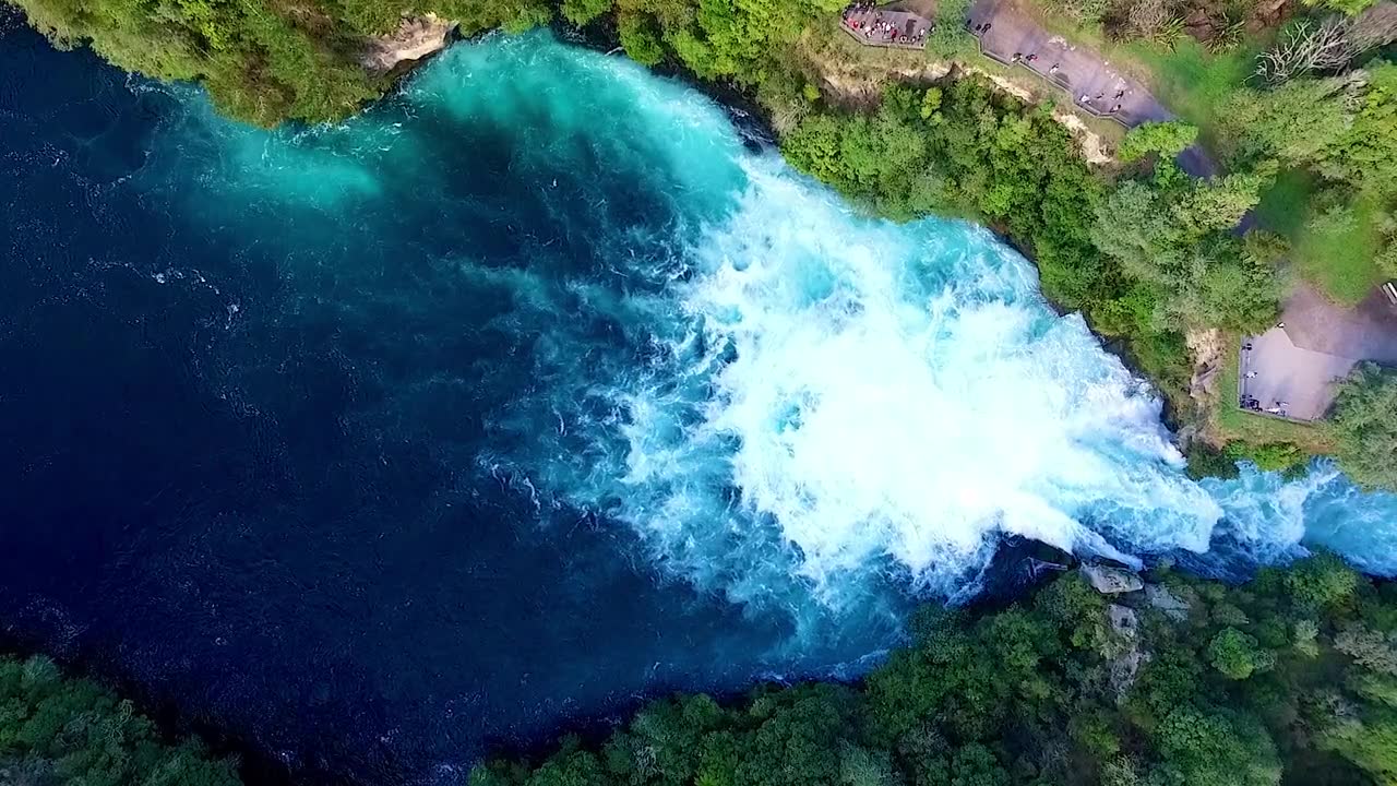 详情图-胡卡瀑布在怀卡托河，陶波-新西兰