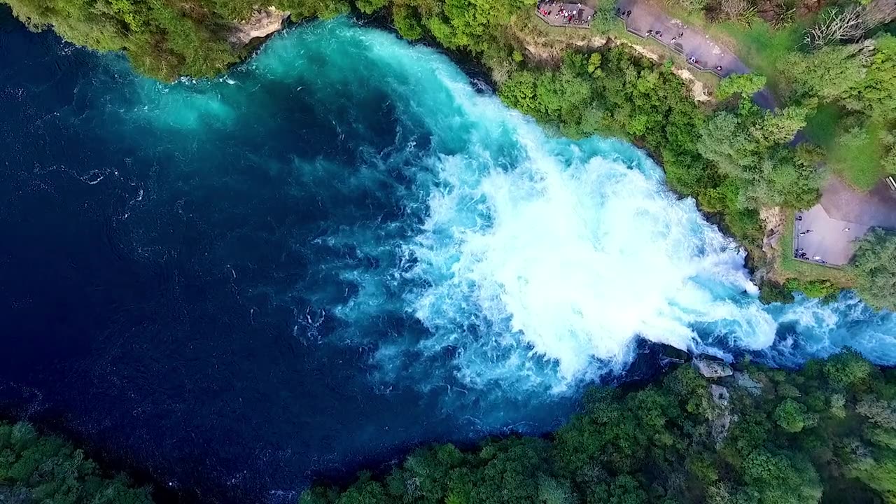 详情图-胡卡瀑布在怀卡托河，陶波-新西兰