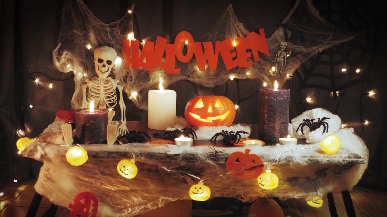 詳情圖-萬圣節(jié)的背景。慶祝萬圣節(jié)快樂。雕刻萬圣節(jié)南瓜燈的背景。萬圣節(jié)裝飾。傳統(tǒng)的萬圣節(jié)恐怖符號(hào)