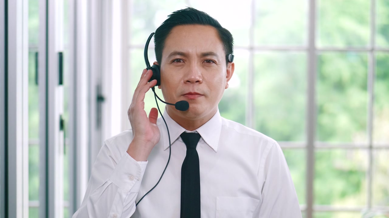 詳情圖-POV亞洲青年商人，呼叫中心，客服視頻電話會議