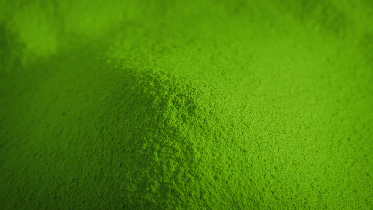 绿色粉末堆旋转特写