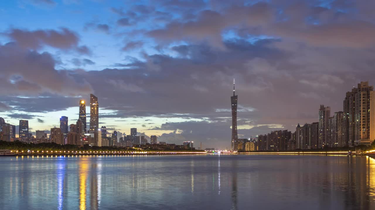 T/L MS PAN广州城市天际线时间推移在日出时间。中国广东省广州市
