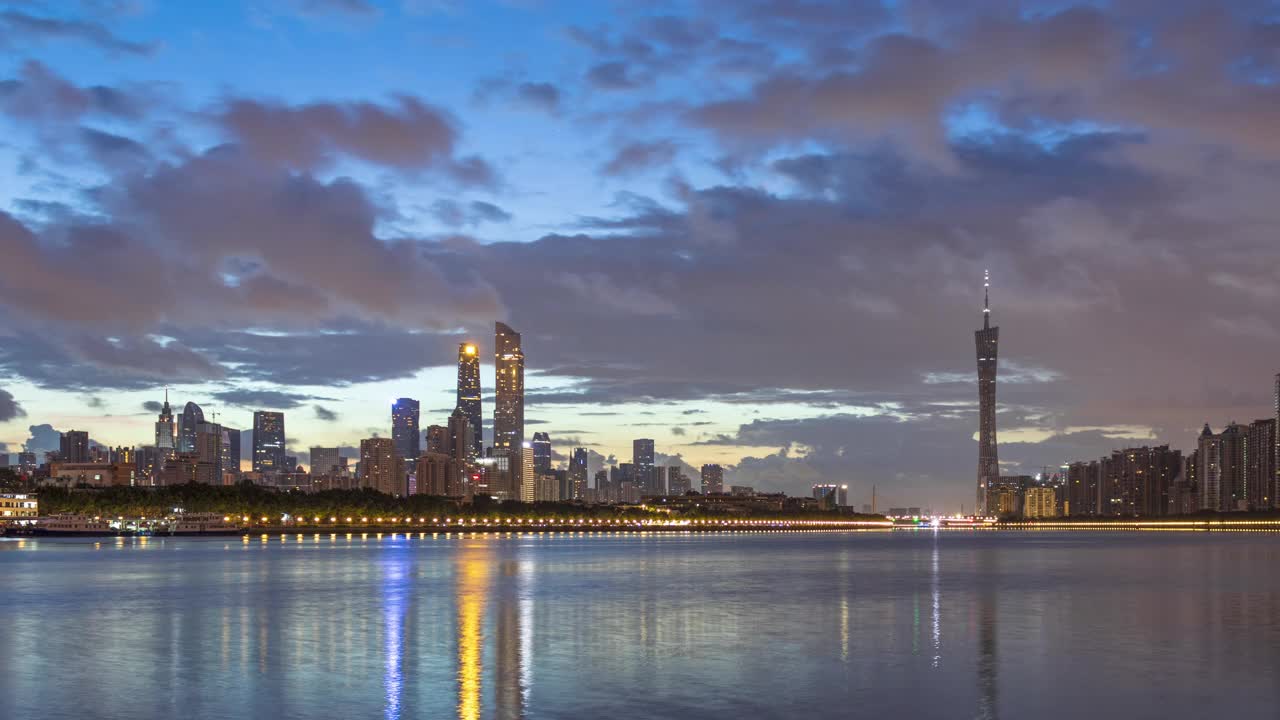 T/L MS PAN广州城市天际线时间推移在日出时间。中国广东省广州市