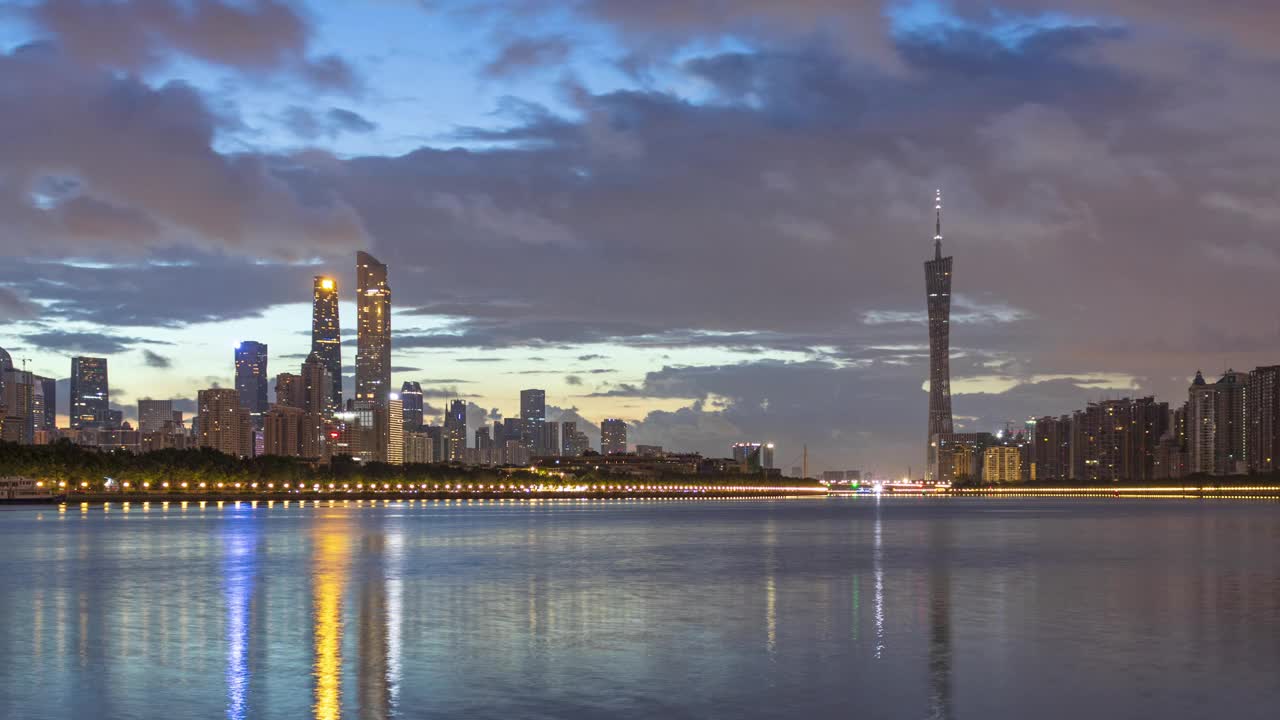 T/L MS ZI广州城市天际线时间推移在日出时间。中国广东省广州市