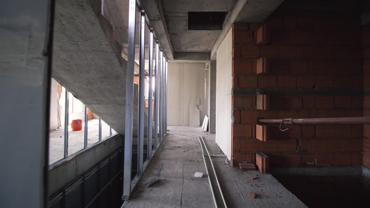 施工现场内部。未完成的住宅建筑