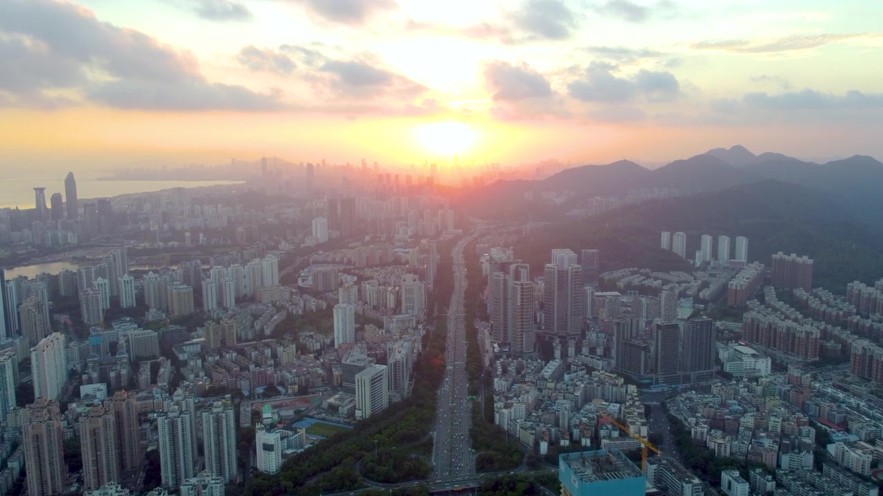 詳情圖-無(wú)人機(jī)鳥瞰深圳福田區(qū)繁忙的道路和繁華的居住區(qū)