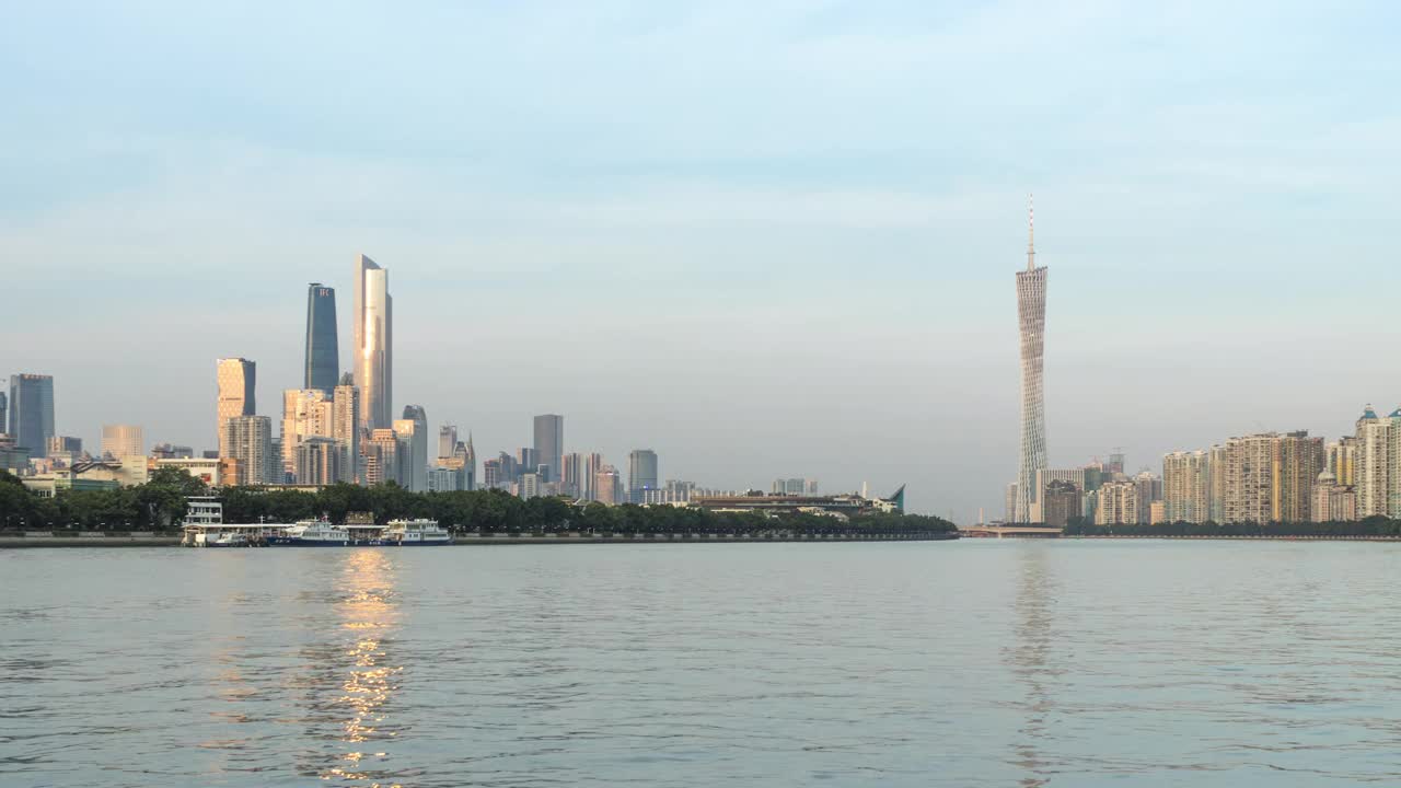 T/L 4K ZO WS广州珠江天际线从黄昏到夜晚时间流逝。中国广东省广州市