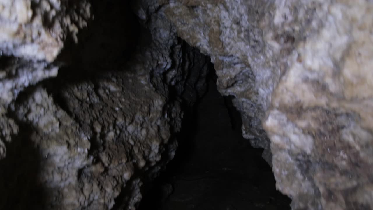 洞穴学，洞穴，地牢，黑暗隧道，地下挖掘。