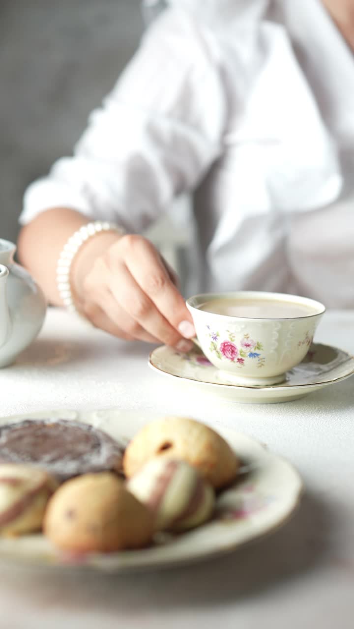 英式风格五点钟下午茶加牛奶