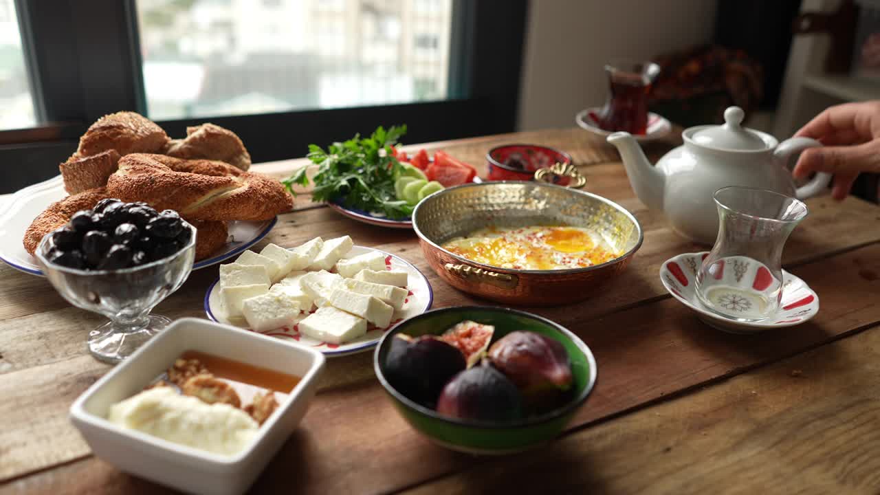 史诗土耳其早餐与土耳其红茶