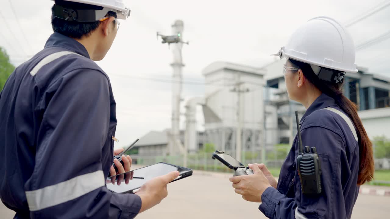 工程师控制无人机飞行检查电力烟囱发电生物质发电厂工厂。