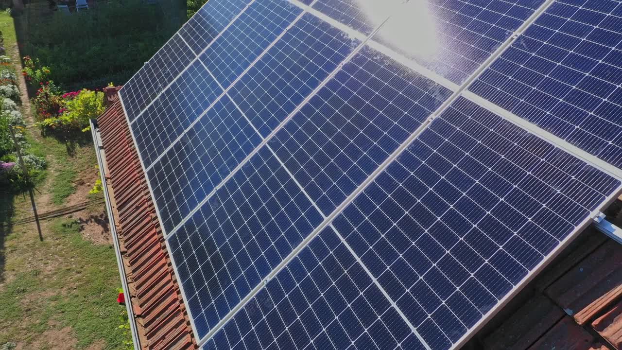 詳情圖-屋頂安裝太陽能電池板