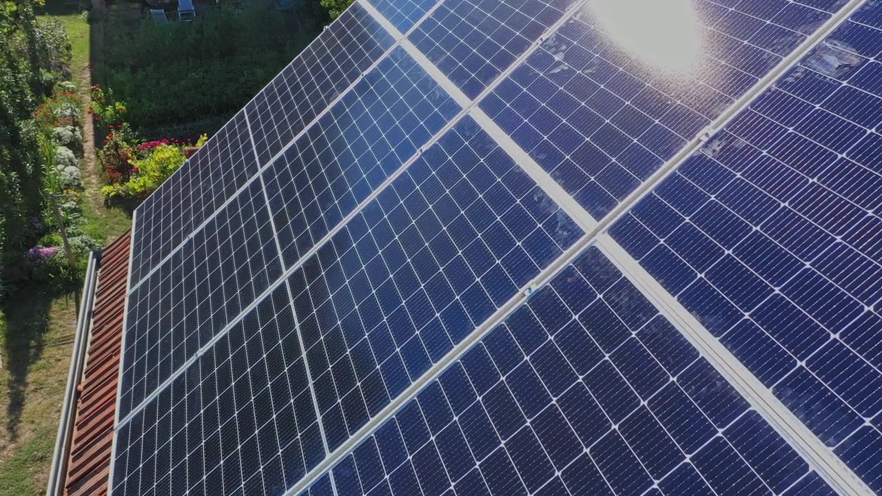 詳情圖-屋頂安裝太陽能電池板