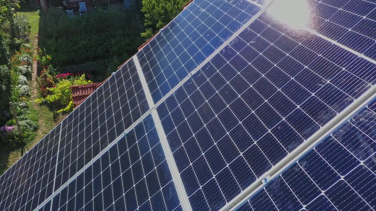詳情圖-屋頂安裝太陽能電池板