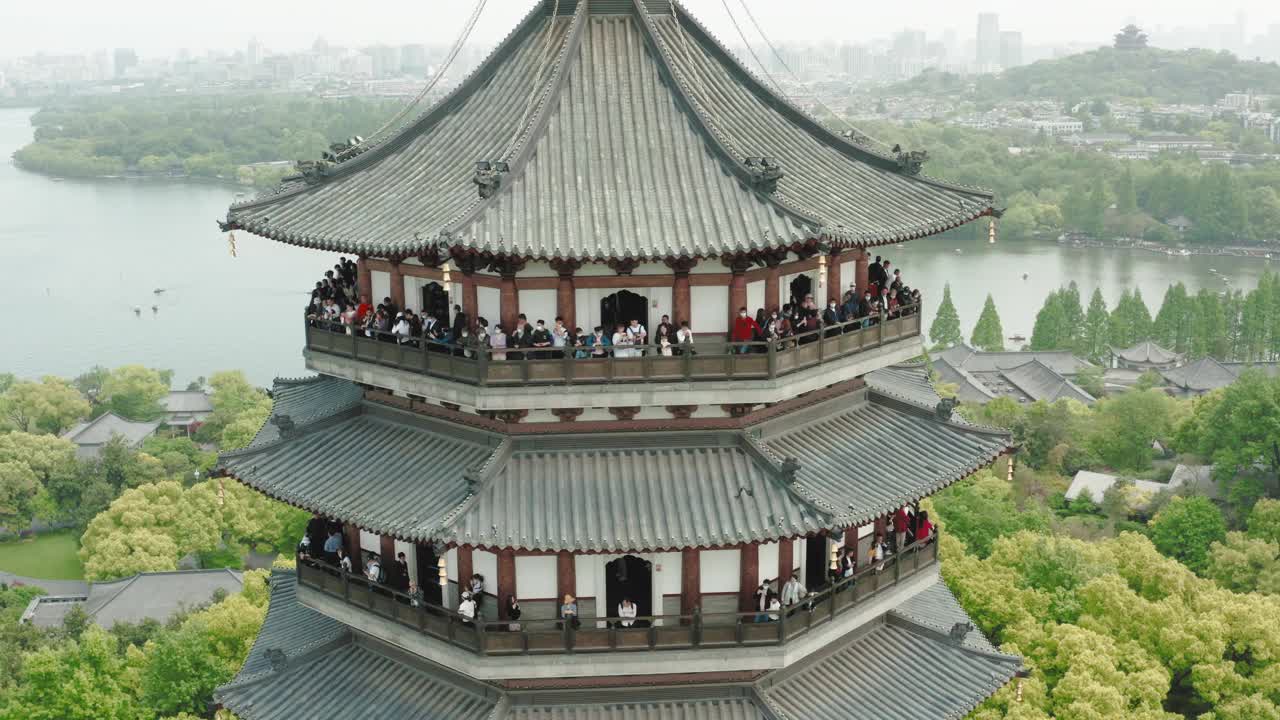 无人机拍摄的雷峰塔，西湖，浙江杭州