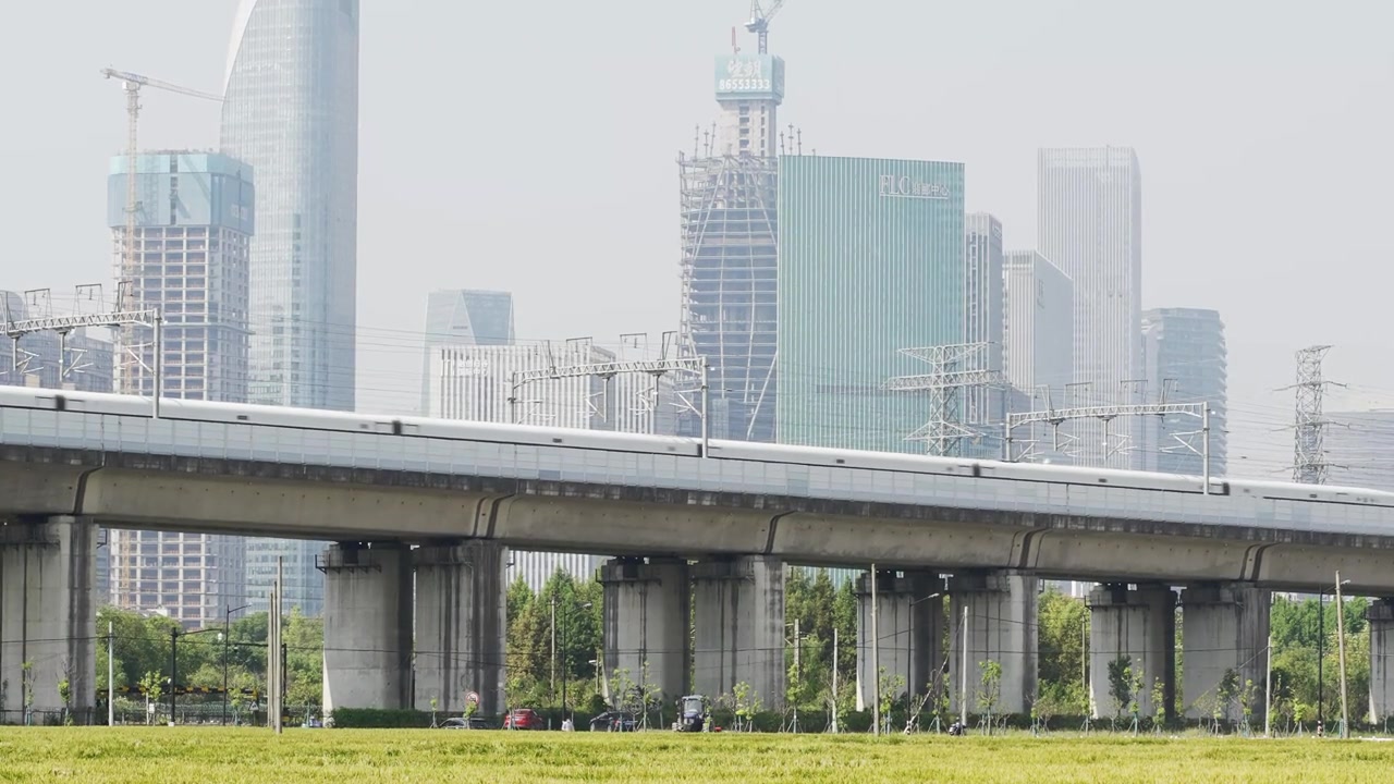 詳情圖-穿過城市的高速鐵路