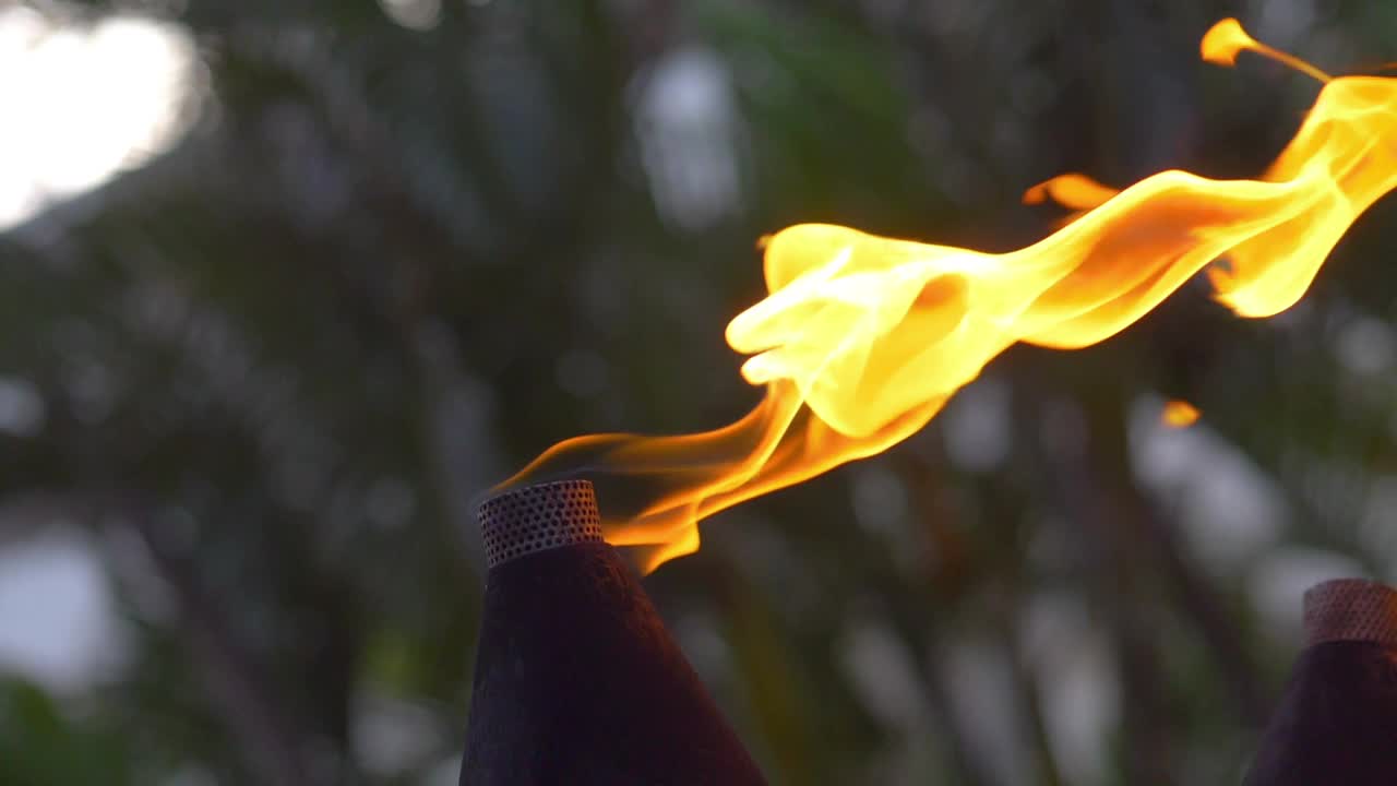 夏威夷的Tiki torch，慢动作180帧/秒