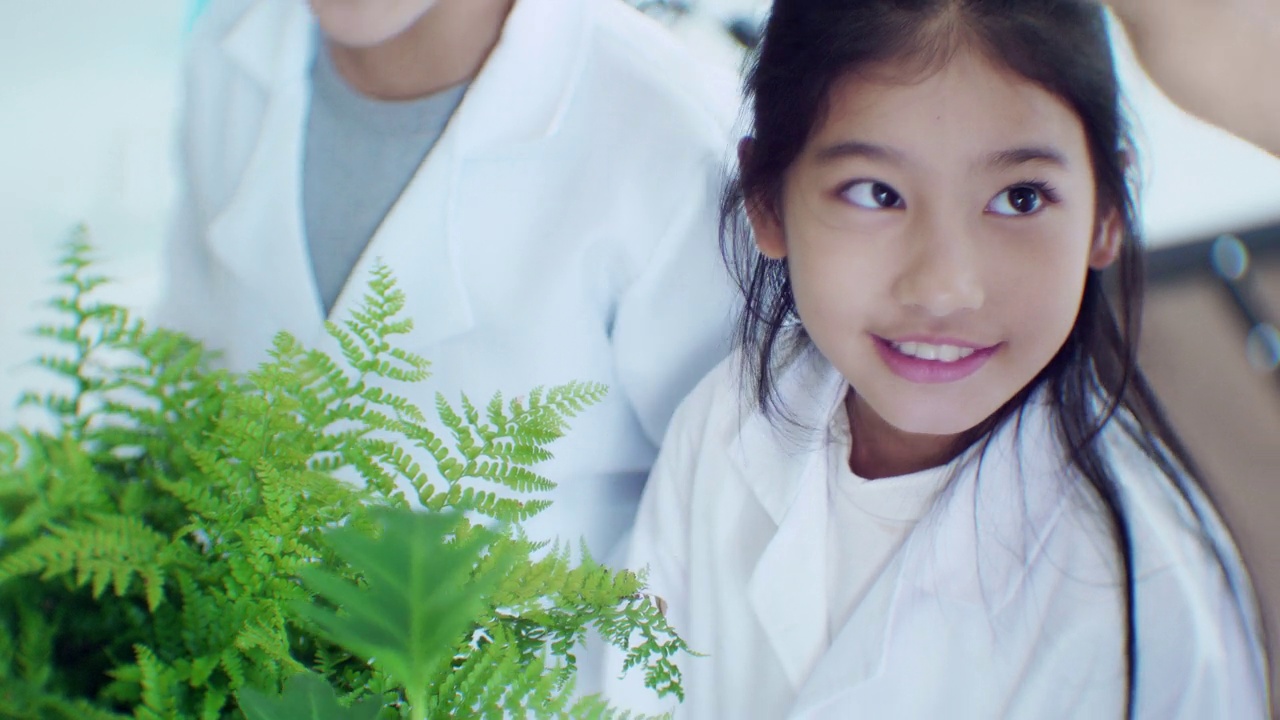 小植物学家，大自然搬进了实验室