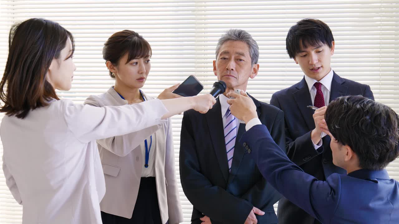 贵宾举行新闻发布会