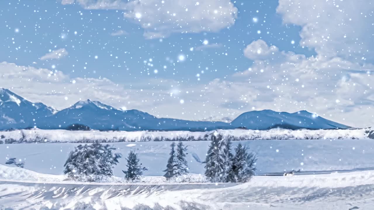 詳情圖-冬天的仙境和下雪的圣誕風(fēng)景。冰封的湖在雪山和樹(shù)木覆蓋的雪作為假日的背景