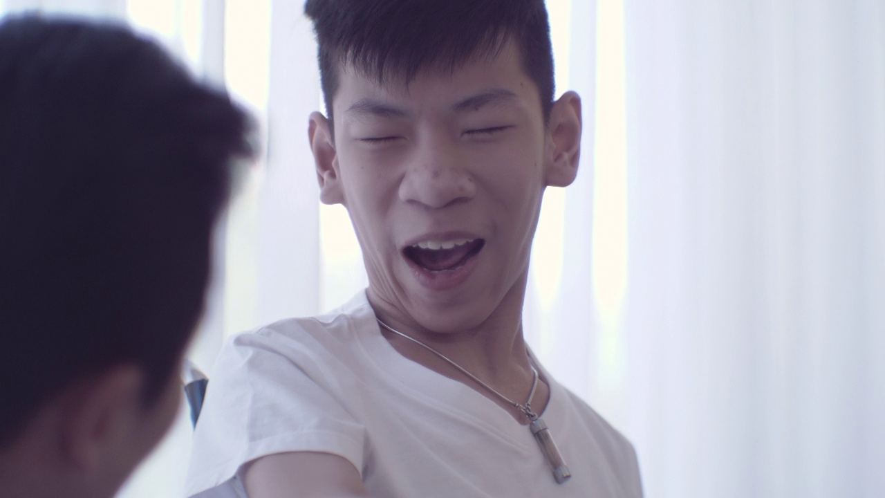 详情图-一个残疾人坐在轮椅上，发育性残疾