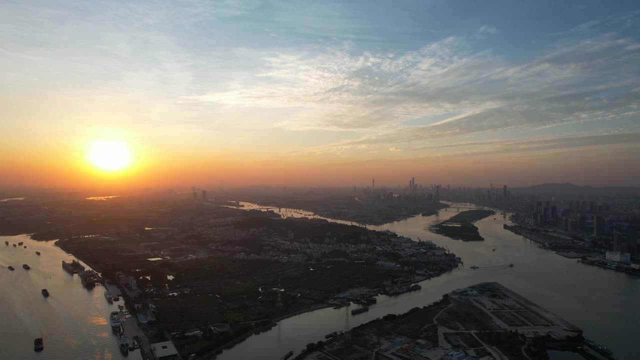 向上倾斜的城市景观在广州，中国